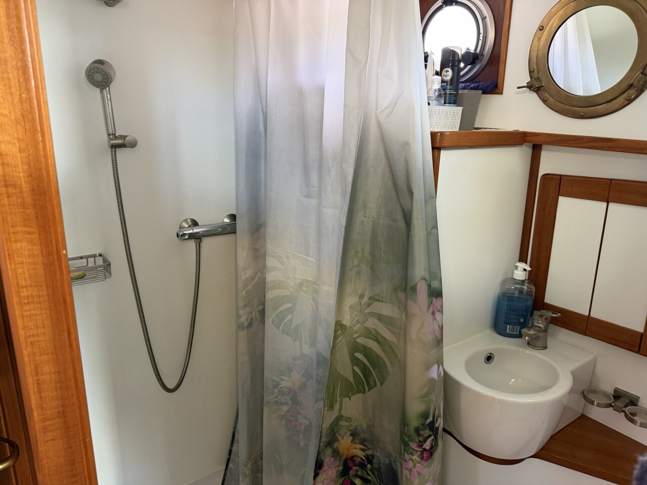 60 Badkamer douchee