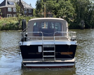 7 a van achter
