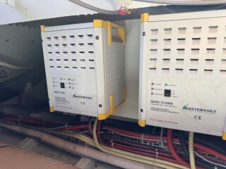 75 acculader en omvormer